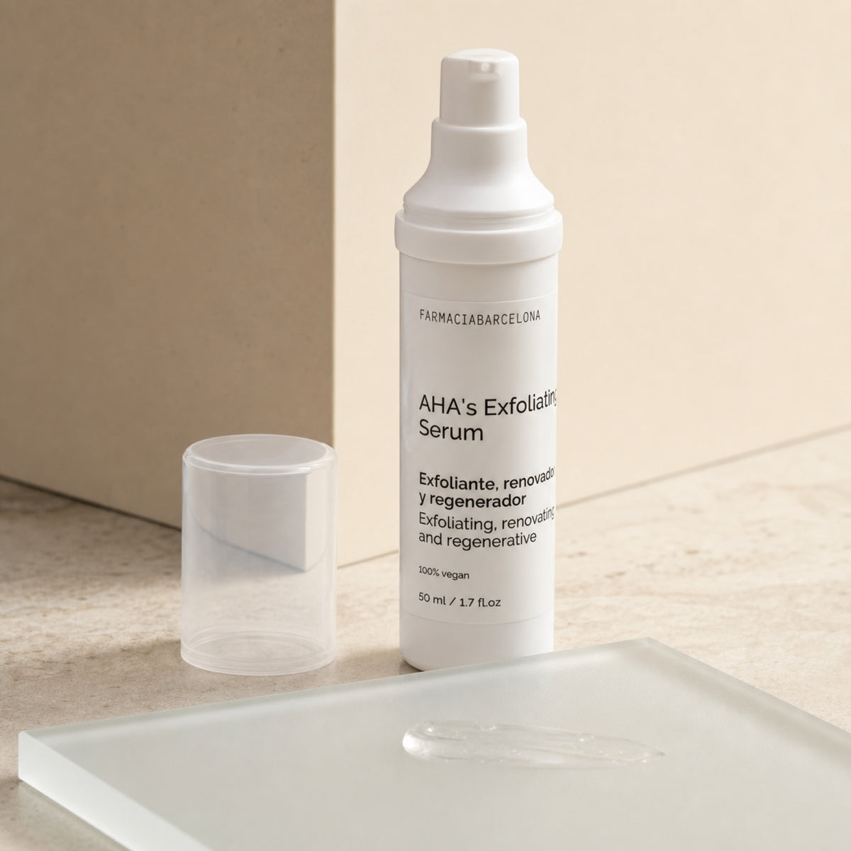 AHA's Exfoliating Serum 50 ml. Detalle de apertura y textura del producto.