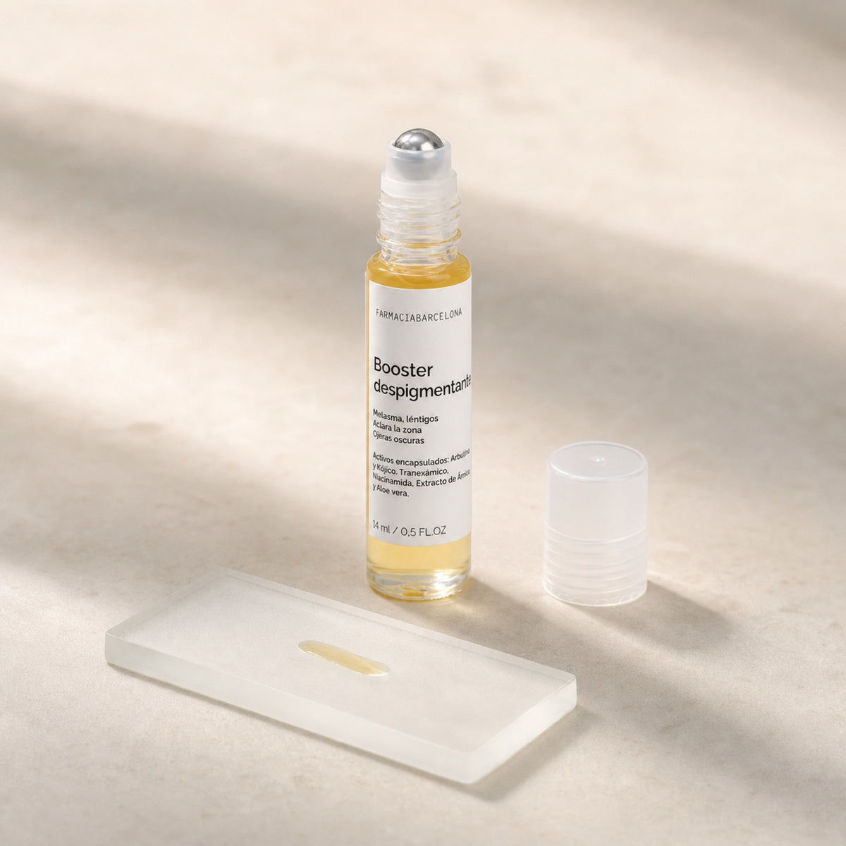 Boost Despigmentante Roll-on 15 ml. Detalle de apertura y textura del producto.