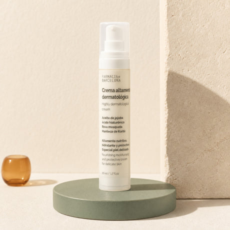 Crema Altamente Dermatológica 50 ml. Imagen editorial del producto.