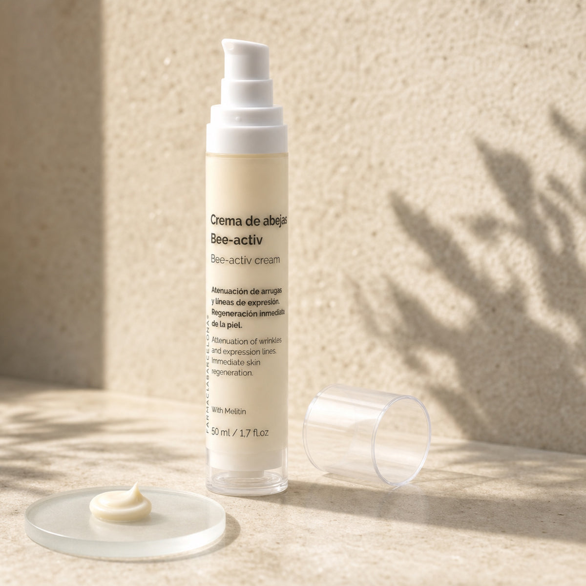 Crema Veneno de Abeja 50 ml. Detalle de apertura y textura del producto.