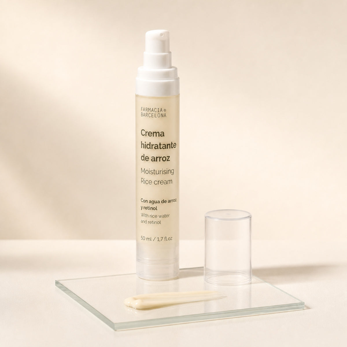 Crema Hidratante Arroz 50 ml. Detalle de apertura y textura del producto.