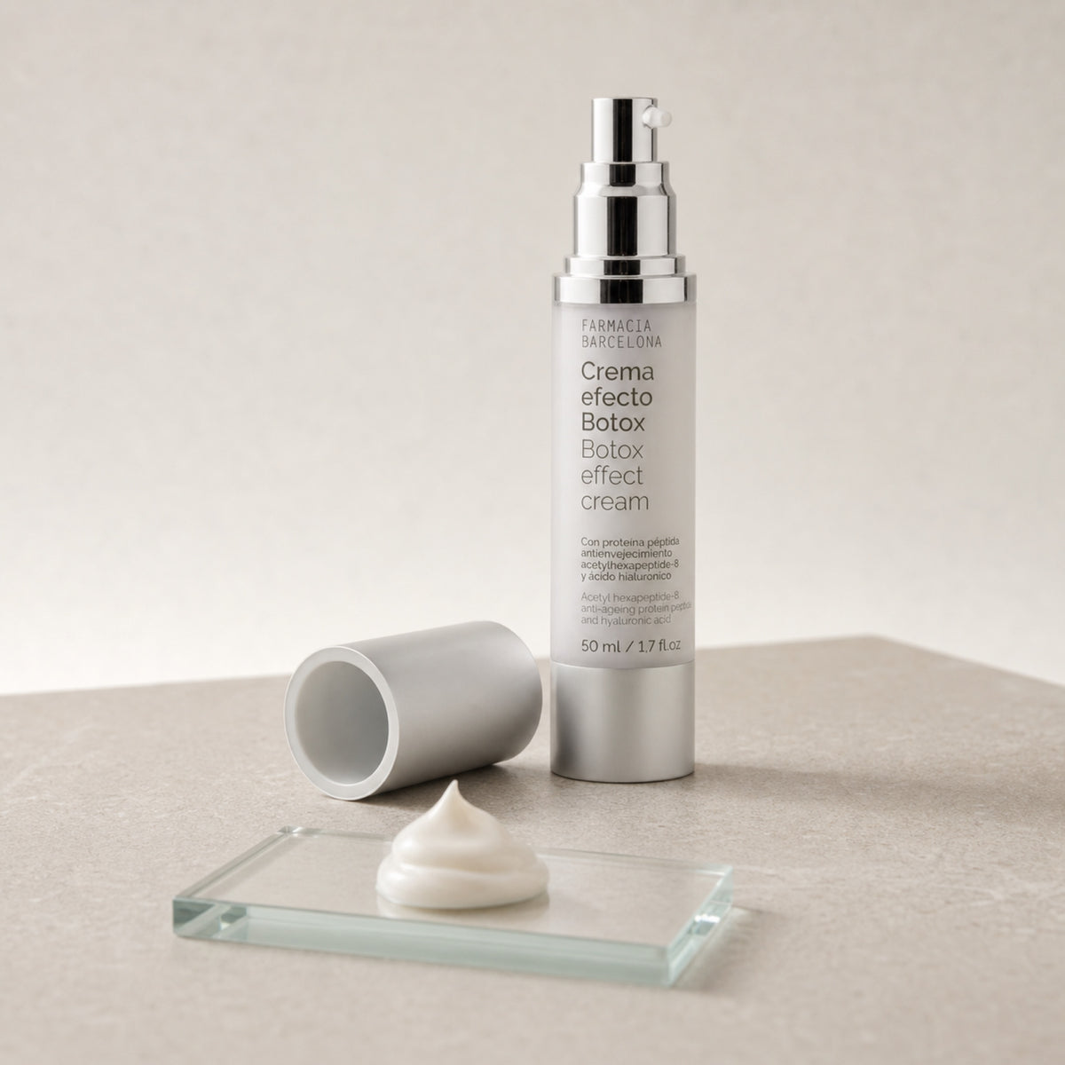 Crema efecto Botox 50 ml. Detalle de apertura y textura del producto.