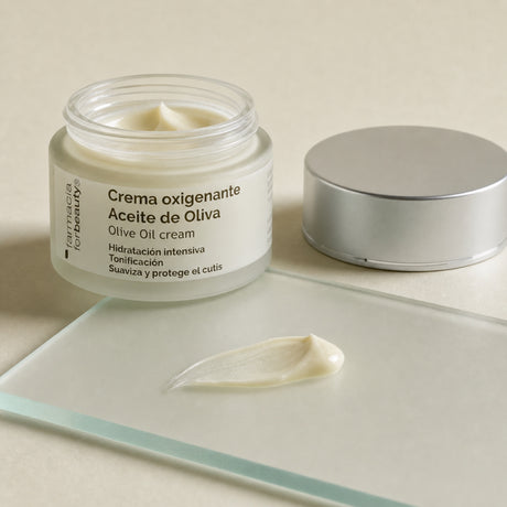 Crema Oxigenante Aceite de Oliva 50 ml. Detalle de apertura y textura del producto.