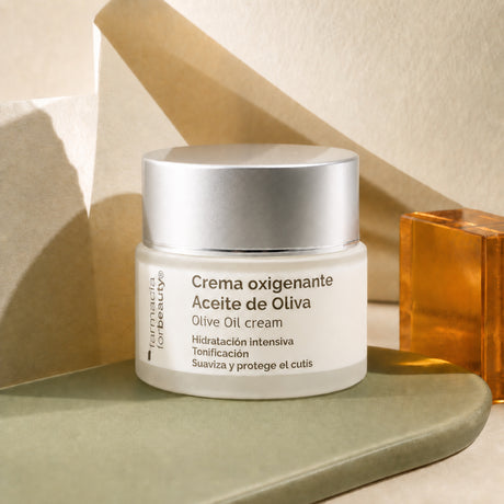 Crema Oxigenante Aceite de Oliva 50 ml. Imagen editorial del producto.