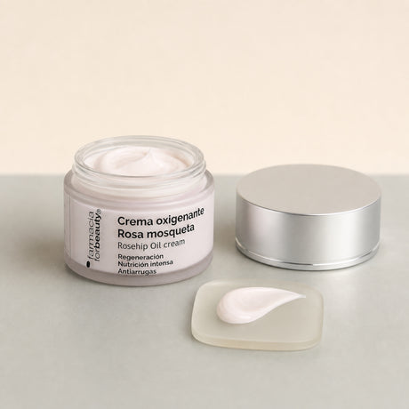 Crema Oxigenante Rosa Mosqueta 50 ml. Detalle de apertura y textura del producto.