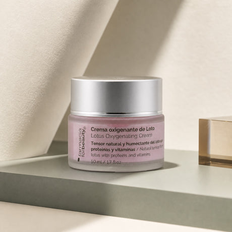 Crema Oxigenante Loto 50 ml. Imagen editorial del producto.