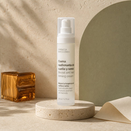Crema Reafirmante Pecho y Cuello 50 ml. Imagen editorial del producto.