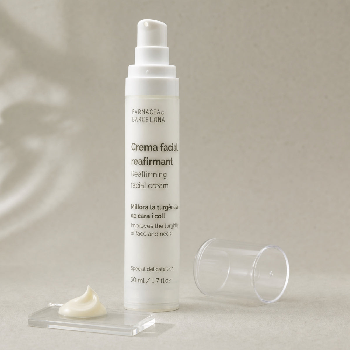 Crema Facial Reafirmante 50 ml. Detalle de apertura y textura del producto.
