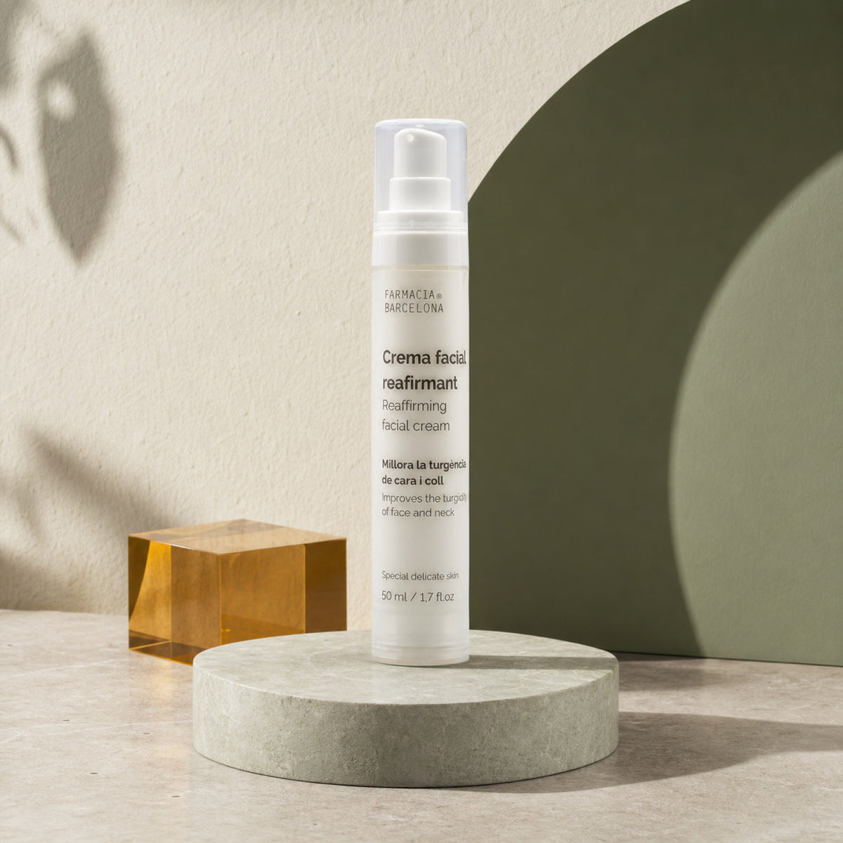 Crema Facial Reafirmante 50 ml. Imagen editorial del producto.