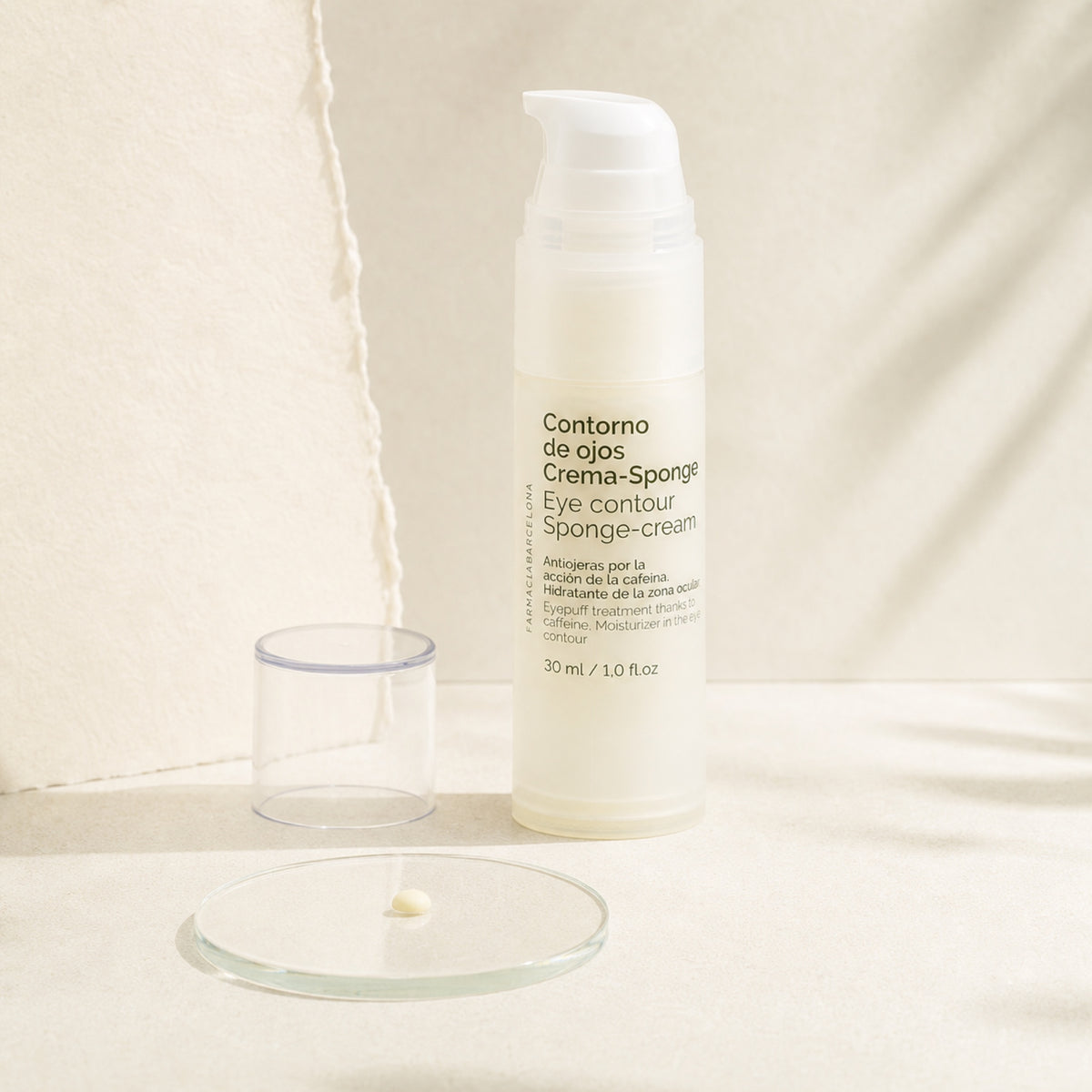 Crema-Sponge Contorno de Ojos 30 ml. Detalle de apertura y textura del producto.