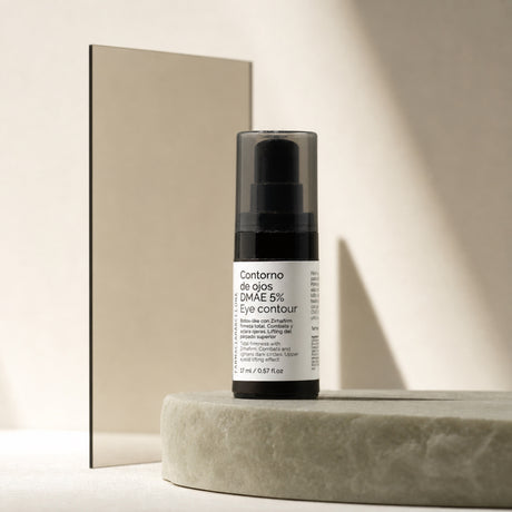 DMAE 5% Contorno de Ojos 17 ml. Imagen editorial del producto.