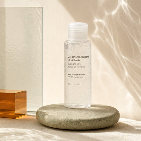 Gel Desmaquillante Ojos y Labios 100 ml. Imagen editorial del producto.
