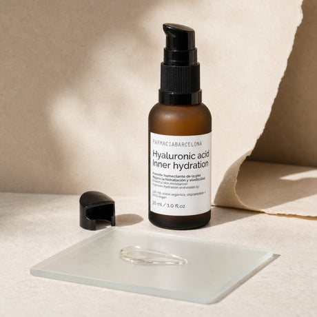 Hyaluronic Acid Inner Hydration 30 ml. Detalle de apertura y textura del producto.