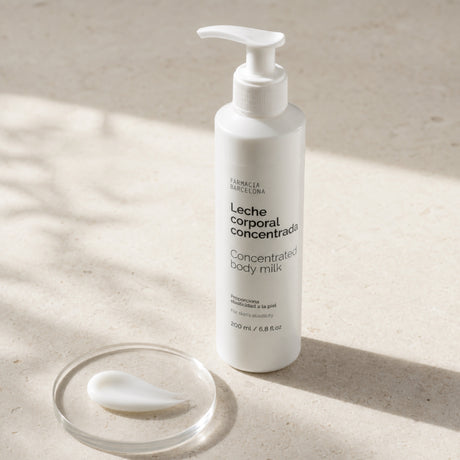 Leche Corporal Concentrada. Detalle de apertura y textura del producto.