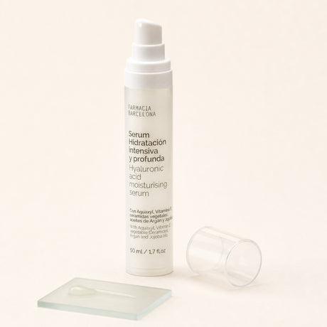 Sérum Hidratación Intensiva 50 ml. Detalle de apertura y textura del producto.