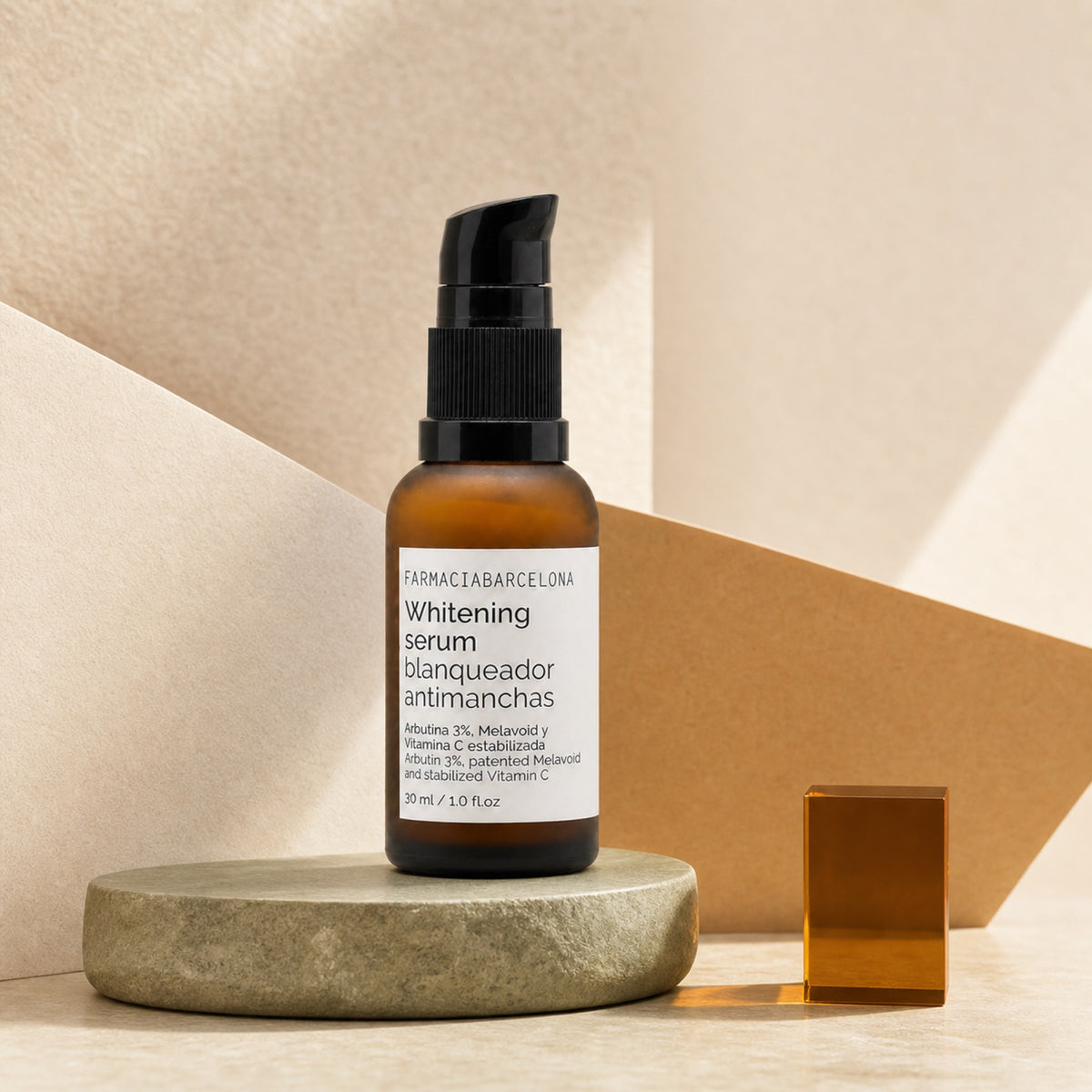 Whitening Sérum Blanqueador 30 ml. Imagen editorial del producto.