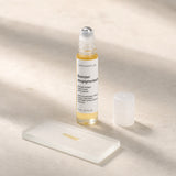 Boost Despigmentante Roll-on 15 ml. Detalle de apertura y textura del producto.