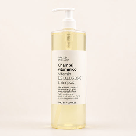 Champú vitamínico. Vista frontal del producto.