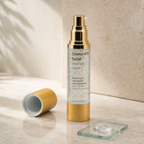 Crema Oro 50 ml. Detalle de apertura y textura del producto.
