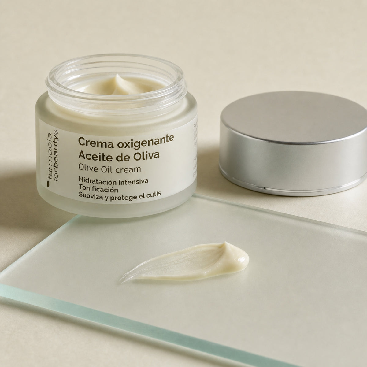 Crema Oxigenante Aceite de Oliva 50 ml. Detalle de apertura y textura del producto.