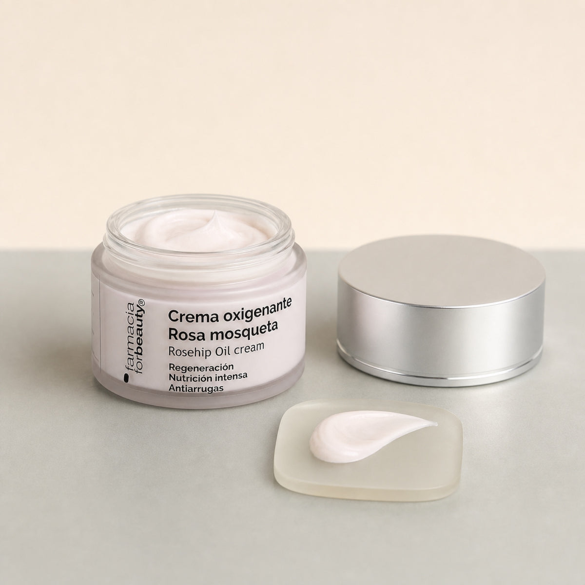 Crema Oxigenante Rosa Mosqueta 50 ml. Detalle de apertura y textura del producto.