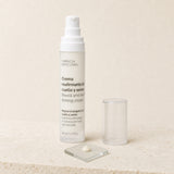 Crema Reafirmante Pecho y Cuello 50 ml. Detalle de apertura y textura del producto.