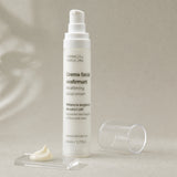 Crema Facial Reafirmante 50 ml. Detalle de apertura y textura del producto.