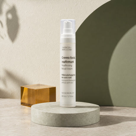 Crema Facial Reafirmante 50 ml. Imagen editorial del producto.