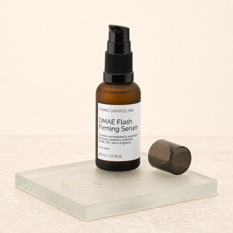 DMAE Flash firming serum 30 ml. Detalle de apertura y textura del producto.