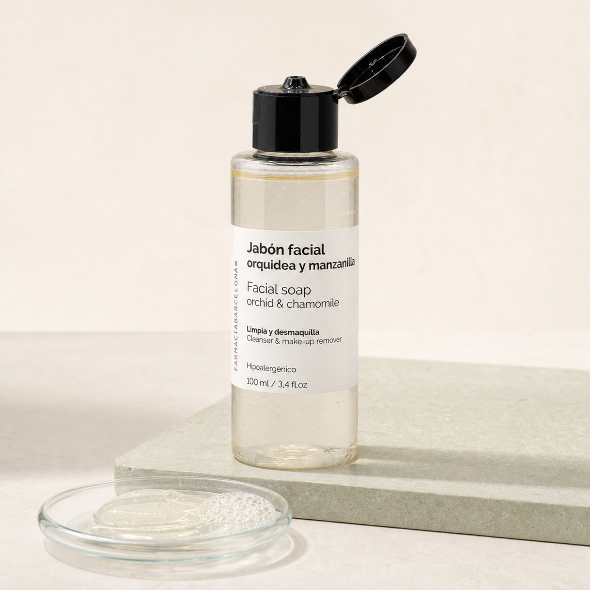 Gel Jabonoso Facial Orquídea. Detalle de apertura y textura del producto.