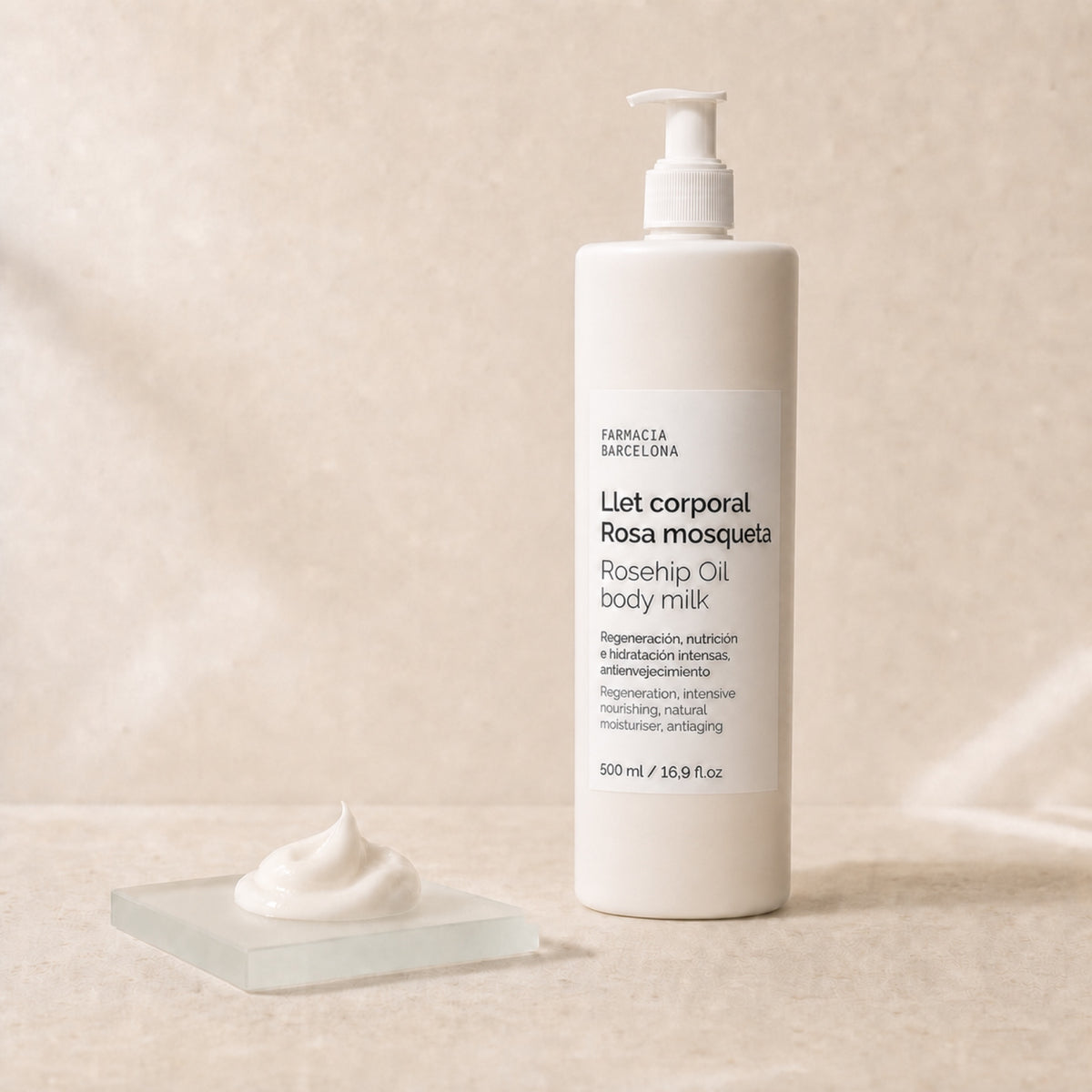 Leche Corporal Mosqueta 500 ml. Detalle de apertura y textura del producto.