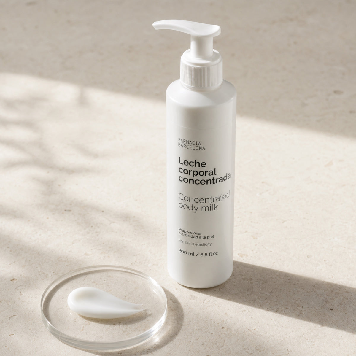 Leche Corporal Concentrada. Detalle de apertura y textura del producto.
