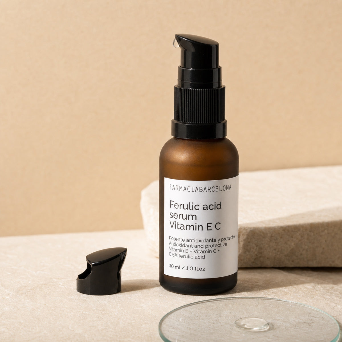 Sérum Ácido Ferúlico 30 ml. Detalle de apertura y textura del producto.