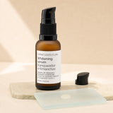 Whitening Sérum Blanqueador 30 ml. Detalle de apertura y textura del producto.