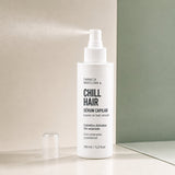 Sérum capilar Chill Hair, 150 ml. Pulverizador en uso y tapón transparente.