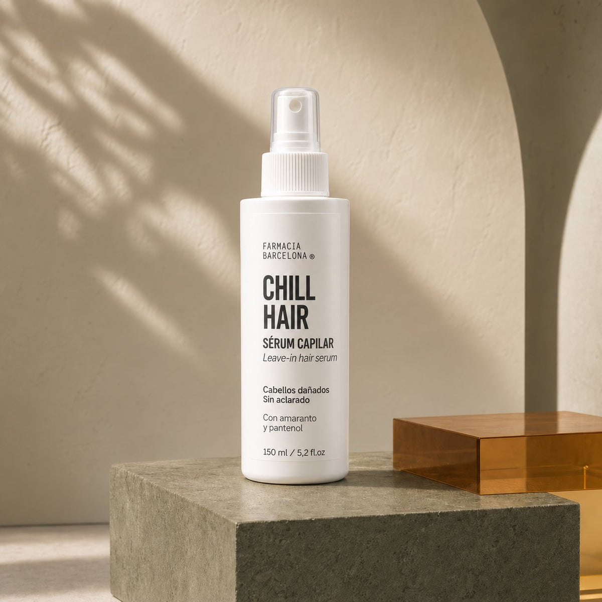 Sérum capilar Chill Hair, 150 ml, sobre piedra con luz cálida.